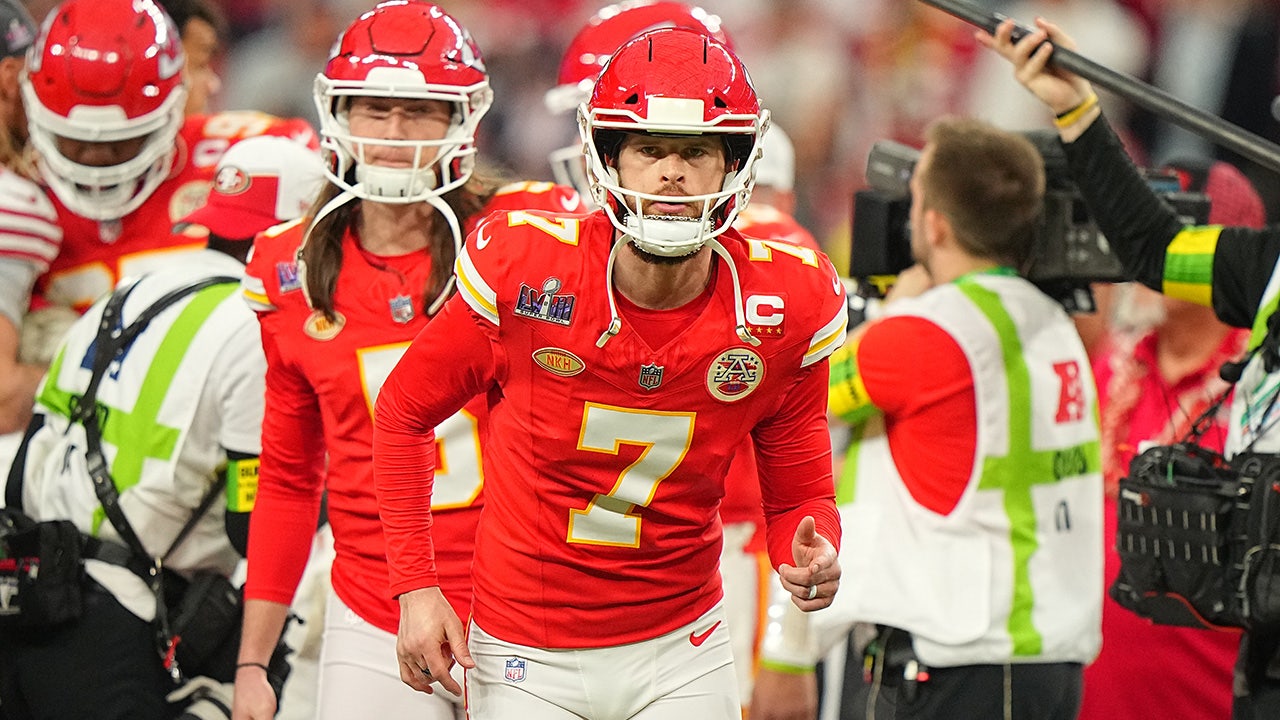 Harrison Butker des Chiefs offre un maillot à la famille de la victime de la fusillade du défilé du Super Bowl