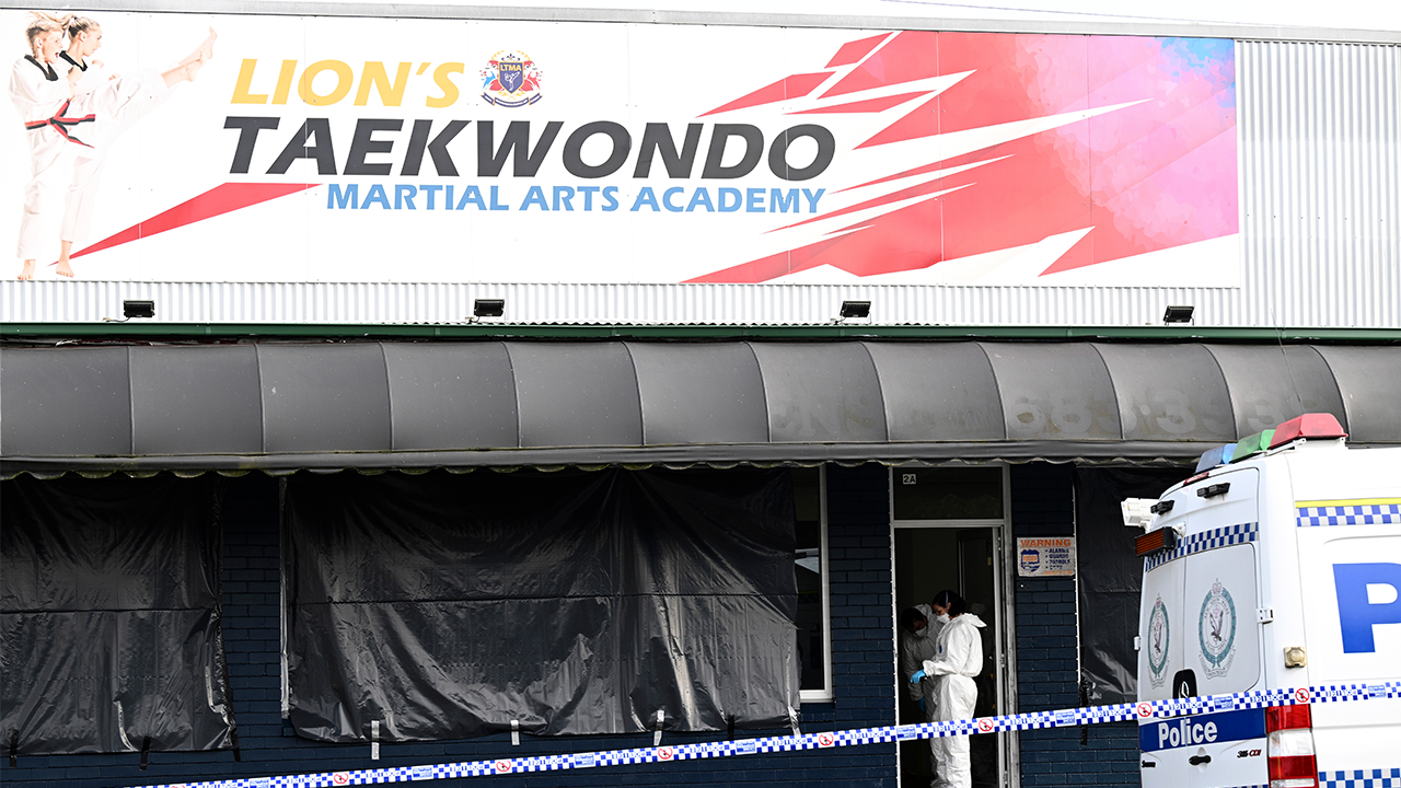 Un instructeur australien de taekwondo aurait tué un élève de 7 ans et les parents de l'enfant