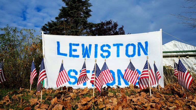 Les autorités avaient des raisons d'arrêter le tireur un mois avant la fusillade de Lewiston